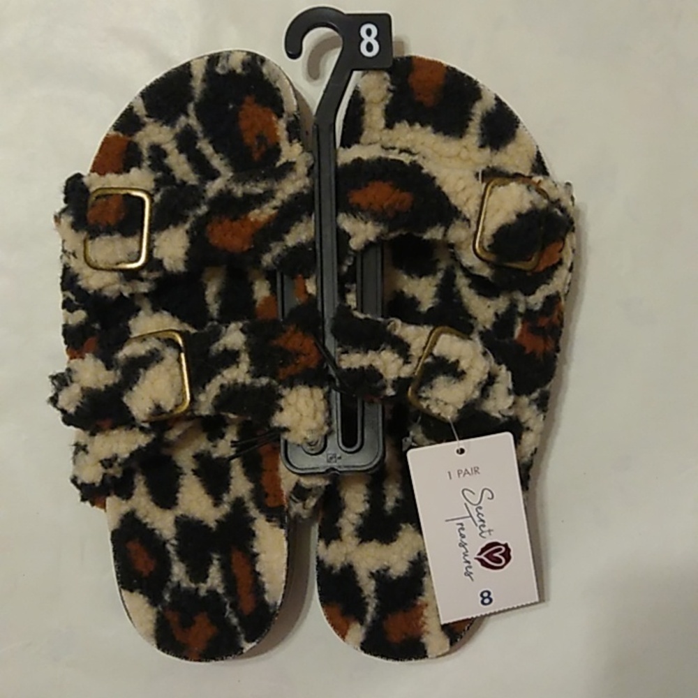 Leopard print women's slippers sandals with 2 strap buckle size 8